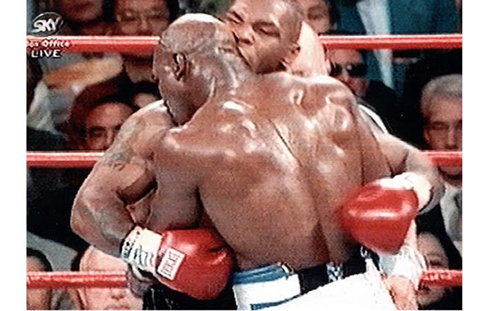 mike-tyson-y-su-famoso-mordisco-cumplen-20-anos-558031.jpg