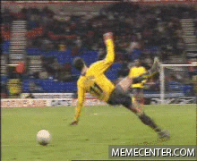gif-gracioso-fail-chute-futbolista.gif