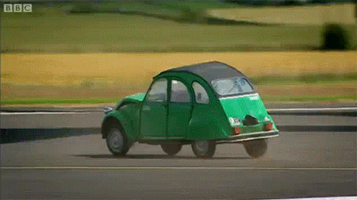 citroen_2cv_vs_boeing_747.gif